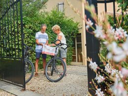 Camping Pas Cher vous présente avec son site Officiel campingpascher.fr, le Camping Village De Montmarsis, situé sur la commune de Gourdon dans le département Lot (Midi Pyrénées) en France. Le camping Village De Montmarsis, vous présente un hébergement de type villa de 55 m² pour 4 personnes et télévision. Le camping Village De Montmarsis vous propose du vendredi 02 janvier au vendredi 09 janvier 2026 pour 7 nuits à 670€. Cette location propose 231 dates différentes pour réserver votre séjour. Découvrez également les 6 autres gammes d'hébergements du camping. Les Avis clients pour le Camping Village De Montmarsis sont excellents avec une note moyenne de 8 sur 10. Piscine extérieure, Animation enfants, Aire de jeux enfants, Court de tennis, Ping-pong, Pétanque, Salle de jeux vidéo, Terrain de football, Terrain de volley-ball, Trampoline, Dépôt de pain, Plats à emporter, Restaurant, Snack/Bar,... En savoir plus : cliquez-ICI.