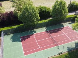 Camping Pas Cher vous présente avec son site Officiel campingpascher.fr, le Camping Village De Montmarsis, situé sur la commune de Gourdon dans le département Lot (Midi Pyrénées) en France. Le camping Village De Montmarsis vous propose un hébergement de type maison de 50 m² pour 2 personnes avec climatisation (télévision). L'établissement vous propose 9 autres types d'hébergements. Découvrez tous nos séjours à petits prix dans la commune et aux alentours de Gourdon du département : Lot (Midi Pyrénées). Les Avis clients pour le Camping Village De Montmarsis sont excellents avec une note moyenne de 8 sur 10. Piscine extérieure, Animation enfants, Aire de jeux enfants, Court de tennis, Ping-pong, Pétanque, Salle de jeux vidéo, Terrain de football, Terrain de volley-ball, Trampoline, Dépôt de pain, Plats à emporter, Restaurant, Snack/Bar,... En savoir plus : cliquez-ICI.