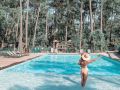 Camping Pas Cher vous présente avec son site Officiel campingpascher.fr, le Établissement Le Green Resort, situé sur la commune de Ondres dans le département Landes (Aquitaine) en France. L'établissement Le Green Resort vous propose un hébergement de type lodge de 40 m². L'établissement vous propose 5 autres types d'hébergements. Découvrez tous nos séjours à petits prix dans la commune et aux alentours de Ondres du département : Landes (Aquitaine).... En savoir plus : cliquez-ICI.