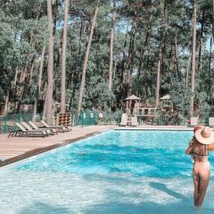 Camping Pas Cher vous présente avec son site Officiel campingpascher.fr, le Établissement Le Green Resort, situé sur la commune de Ondres dans le département Landes (Aquitaine) en France. L'établissement Le Green Resort vous propose un hébergement de type lodge de 40 m². L'établissement vous propose 5 autres types d'hébergements. Découvrez tous nos séjours à petits prix dans la commune et aux alentours de Ondres du département : Landes (Aquitaine).... En savoir plus : cliquez-ICI.