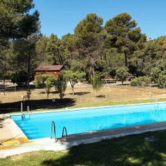 Camping Pas Cher vous présente avec son site Officiel campingpascher.fr, le Établissement Kampaoh La Bolera, situé sur la commune de Pozo Alcon dans le département Grenade (Andalousie) en Espagne. L'établissement Kampaoh La Bolera vous propose un hébergement de type tente toile et bois. L'établissement vous propose 3 autres types d'hébergements. Découvrez tous nos séjours à petits prix dans la commune et aux alentours de Pozo Alcon du département : Grenade (Andalousie).... En savoir plus : cliquez-ICI.