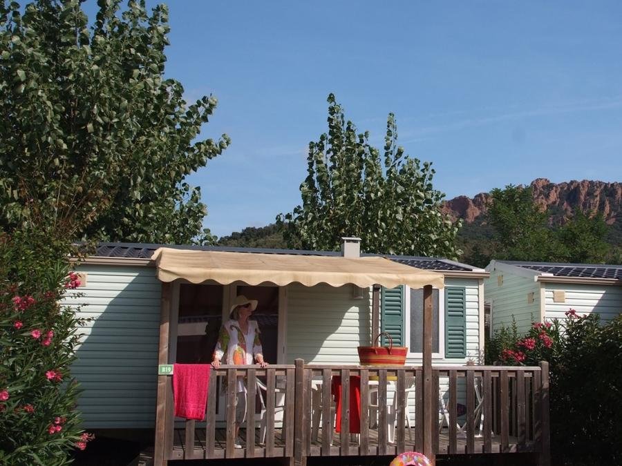 Camping Pas Cher vous présente avec son site Officiel campingpascher.fr, le Camping Tikayan Les Cigales classé 5 étoiles, situé sur la commune de Le Muy dans le département Var (Provence Alpes Côte D'azur) en France. Le camping Tikayan Les Cigales, vous présente un hébergement de type mobil-home de 25 m² pour 3 personnes avec climatisation et télévision. Le camping Tikayan Les Cigales vous proposeun séjour PAS CHER avec une REMISEdu sam. 29 août au sam. 05 septembre 2026, en promotion à -50% pour 7 nuits à 336 € au lieu de 672,0 € soit une Économie de 336 €. Cette location propose 1 dates différentes pour réserver votre séjour. Découvrez également les 28 autres gammes d'hébergements du camping. Les Avis clients pour le Camping Tikayan Les Cigales sont de 7 sur 10. Mer, Parc aquatique, Piscine extérieure, Animations familiales, Club ados, Club enfants, Aire de jeux enfants, Canoë-kayak, Court de tennis, Ping-pong, Plongée, Pétanque, Randonnée, Salle de jeux vidéo, Ski nautique, Terrain de volley-ball, Terrain multisports, Voile, Bar, Dépôt de pain, Plats à emporter, Restaurant, Snack/Bar, Supermarché,... En savoir plus : cliquez-ICI.