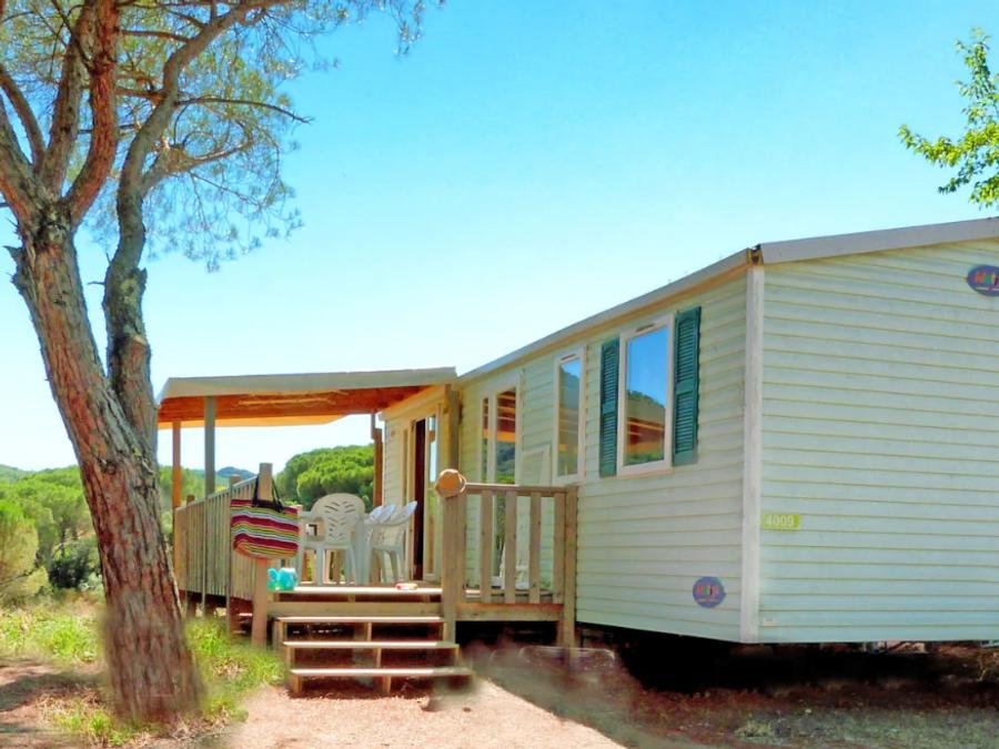 Camping Pas Cher vous présente avec son site Officiel campingpascher.fr, le Camping Tikayan Les Cigales classé 5 étoiles, situé sur la commune de Le Muy dans le département Var (Provence Alpes Côte D'azur) en France. Le camping Tikayan Les Cigales, vous présente un hébergement de type mobil-home de 32 m² pour 5 personnes avec climatisation et télévision. Le camping Tikayan Les Cigales vous proposeun séjour PAS CHER avec une REMISEdu sam. 29 août au sam. 05 septembre 2026, en promotion à -50% pour 7 nuits à 370 € au lieu de 740,0 € soit une Économie de 370 €. Cette location propose 1 dates différentes pour réserver votre séjour. Découvrez également les 28 autres gammes d'hébergements du camping. Les Avis clients pour le Camping Tikayan Les Cigales sont de 7 sur 10. Mer, Parc aquatique, Piscine extérieure, Animations familiales, Club ados, Club enfants, Aire de jeux enfants, Canoë-kayak, Court de tennis, Ping-pong, Plongée, Pétanque, Randonnée, Salle de jeux vidéo, Ski nautique, Terrain de volley-ball, Terrain multisports, Voile, Bar, Dépôt de pain, Plats à emporter, Restaurant, Snack/Bar, Supermarché,... En savoir plus : cliquez-ICI.
