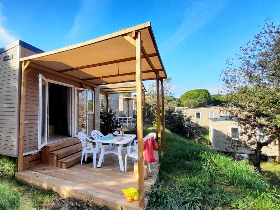 Camping Pas Cher vous présente avec son site Officiel campingpascher.fr, le Camping Tikayan Les Cigales classé 5 étoiles, situé sur la commune de Le Muy dans le département Var (Provence Alpes Côte D'azur) en France. Le camping Tikayan Les Cigales, vous présente un hébergement de type mobil-home de 20 m² pour 1 personne avec climatisation et télévision. Le camping Tikayan Les Cigales vous propose du sam. 04 juillet au sam. 11 juillet 2026, en promotion à -20% pour 7 nuits à 884,80 € au lieu de 1106,0 € soit une Économie de 221,20 €. Cette location propose 5 dates différentes pour réserver votre séjour. Découvrez également les 28 autres gammes d'hébergements du camping. Les Avis clients pour le Camping Tikayan Les Cigales sont de 7 sur 10. Mer, Parc aquatique, Piscine extérieure, Animations familiales, Club ados, Club enfants, Aire de jeux enfants, Canoë-kayak, Court de tennis, Ping-pong, Plongée, Pétanque, Randonnée, Salle de jeux vidéo, Ski nautique, Terrain de volley-ball, Terrain multisports, Voile, Bar, Dépôt de pain, Plats à emporter, Restaurant, Snack/Bar, Supermarché,... En savoir plus : cliquez-ICI.