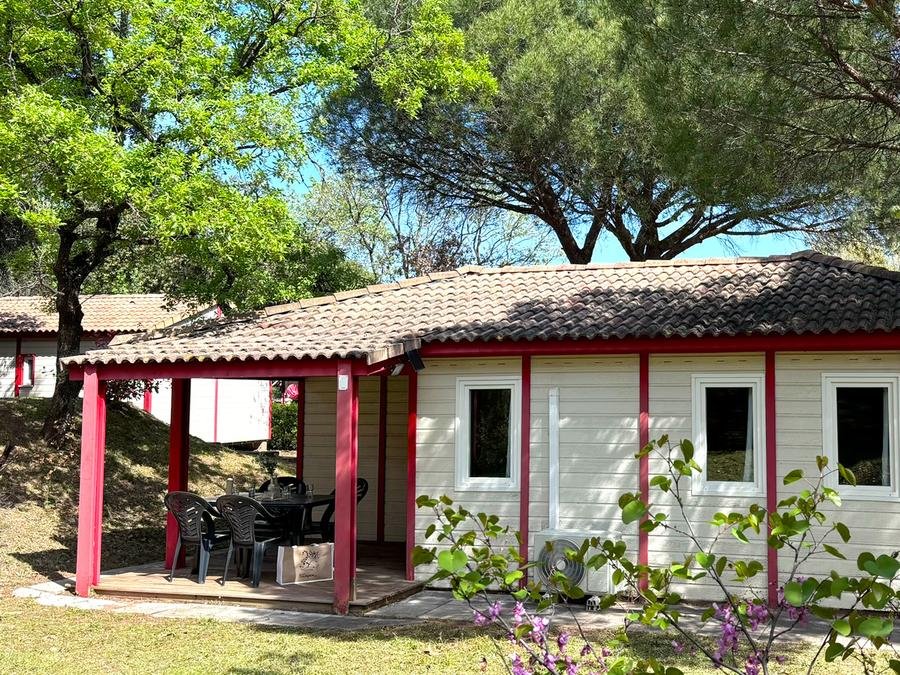 Camping Pas Cher vous présente avec son site Officiel campingpascher.fr, le Camping Tikayan Les Cigales classé 5 étoiles, situé sur la commune de Le Muy dans le département Var (Provence Alpes Côte D'azur) en France. Le camping Tikayan Les Cigales, vous présente un hébergement de type mobil-home de 37 m² pour 3 personnes avec climatisation et télévision. Le camping Tikayan Les Cigales vous proposeun séjour PAS CHER avec une REMISEdu lundi 08 juin au lundi 15 juin 2026, en promotion à -50% pour 7 nuits à 332,50 € au lieu de 665,0 € soit une Économie de 332,50 €. Cette location propose 19 dates différentes pour réserver votre séjour. Découvrez également les 28 autres gammes d'hébergements du camping. Les Avis clients pour le Camping Tikayan Les Cigales sont de 7 sur 10. Mer, Parc aquatique, Piscine extérieure, Animations familiales, Club ados, Club enfants, Aire de jeux enfants, Canoë-kayak, Court de tennis, Ping-pong, Plongée, Pétanque, Randonnée, Salle de jeux vidéo, Ski nautique, Terrain de volley-ball, Terrain multisports, Voile, Bar, Dépôt de pain, Plats à emporter, Restaurant, Snack/Bar, Supermarché,... En savoir plus : cliquez-ICI.