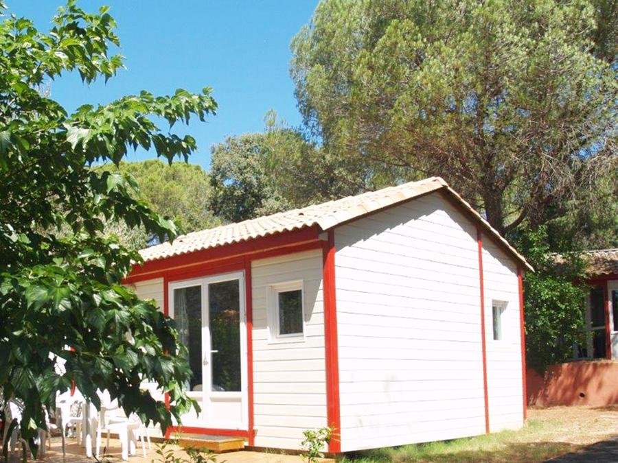 Camping Pas Cher vous présente avec son site Officiel campingpascher.fr, le Camping Tikayan Les Cigales classé 5 étoiles, situé sur la commune de Le Muy dans le département Var (Provence Alpes Côte D'azur) en France. Le camping Tikayan Les Cigales, vous présente un hébergement de type chalet de 27 m² pour 3 personnes avec climatisation et télévision. Le camping Tikayan Les Cigales vous proposeun séjour PAS CHER avec une REMISEdu lundi 08 juin au lundi 15 juin 2026, en promotion à -50% pour 7 nuits à 315 € au lieu de 630,0 € soit une Économie de 315 €. Cette location propose 8 dates différentes pour réserver votre séjour. Découvrez également les 28 autres gammes d'hébergements du camping. Les Avis clients pour le Camping Tikayan Les Cigales sont de 7 sur 10. Mer, Parc aquatique, Piscine extérieure, Animations familiales, Club ados, Club enfants, Aire de jeux enfants, Canoë-kayak, Court de tennis, Ping-pong, Plongée, Pétanque, Randonnée, Salle de jeux vidéo, Ski nautique, Terrain de volley-ball, Terrain multisports, Voile, Bar, Dépôt de pain, Plats à emporter, Restaurant, Snack/Bar, Supermarché,... En savoir plus : cliquez-ICI.