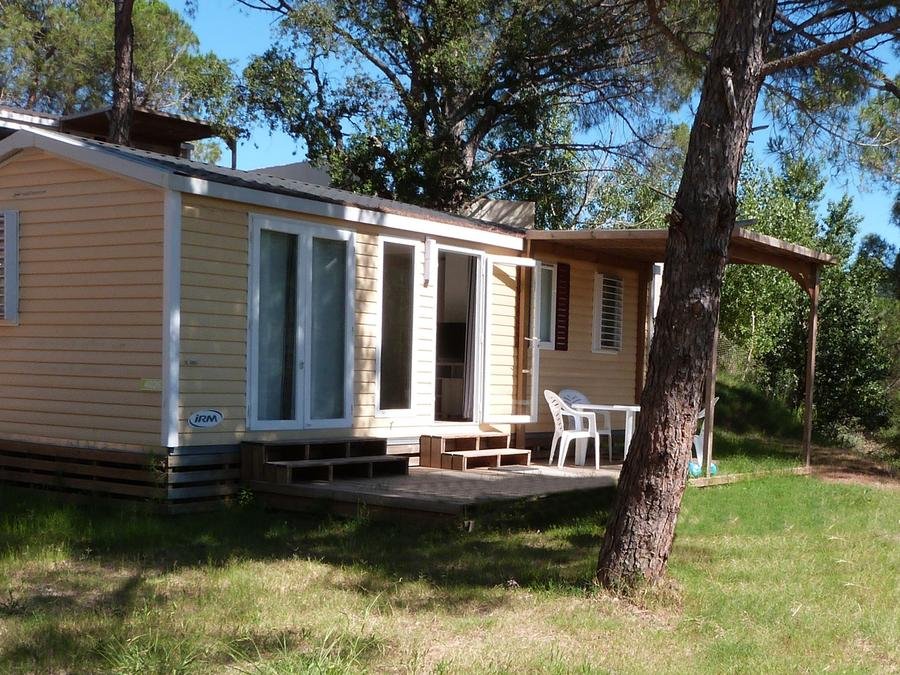 Camping Pas Cher vous présente avec son site Officiel campingpascher.fr, le Camping Tikayan Les Cigales classé 5 étoiles, situé sur la commune de Le Muy dans le département Var (Provence Alpes Côte D'azur) en France. Le camping Tikayan Les Cigales, vous présente un hébergement de type mobil-home de 32 m² pour 5 personnes avec climatisation et télévision. Le camping Tikayan Les Cigales vous proposeun séjour PAS CHER avec une REMISEdu dimanche 07 juin au dimanche 14 juin 2026, en promotion à -50% pour 7 nuits à 346,50 € au lieu de 693,0 € soit une Économie de 346,50 €. Cette location propose 23 dates différentes pour réserver votre séjour. Découvrez également les 28 autres gammes d'hébergements du camping. Les Avis clients pour le Camping Tikayan Les Cigales sont de 7 sur 10. Mer, Parc aquatique, Piscine extérieure, Animations familiales, Club ados, Club enfants, Aire de jeux enfants, Canoë-kayak, Court de tennis, Ping-pong, Plongée, Pétanque, Randonnée, Salle de jeux vidéo, Ski nautique, Terrain de volley-ball, Terrain multisports, Voile, Bar, Dépôt de pain, Plats à emporter, Restaurant, Snack/Bar, Supermarché,... En savoir plus : cliquez-ICI.