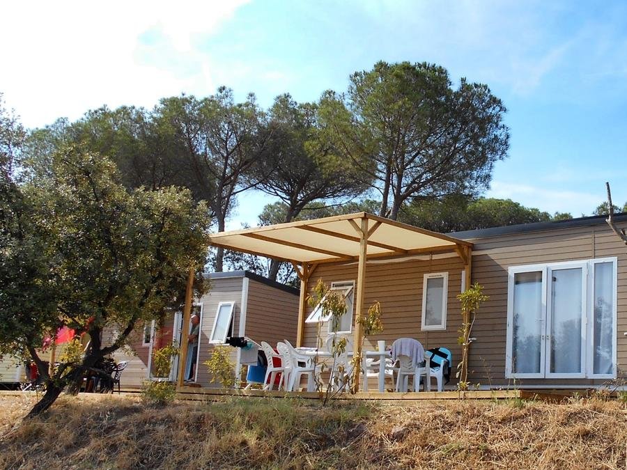 Camping Pas Cher vous présente avec son site Officiel campingpascher.fr, le Camping Tikayan Les Cigales classé 5 étoiles, situé sur la commune de Le Muy dans le département Var (Provence Alpes Côte D'azur) en France. Le camping Tikayan Les Cigales, vous présente un hébergement de type mobil-home de 43 m² pour 4 personnes avec climatisation et télévision. Le camping Tikayan Les Cigales vous proposeun séjour PAS CHER avec une REMISEdu lundi 08 juin au lundi 15 juin 2026, en promotion à -60% pour 7 nuits à 795,20 € au lieu de 1988,0 € soit une Économie de 1192,80 €. Cette location propose 13 dates différentes pour réserver votre séjour. Découvrez également les 28 autres gammes d'hébergements du camping. Les Avis clients pour le Camping Tikayan Les Cigales sont de 7 sur 10. Mer, Parc aquatique, Piscine extérieure, Animations familiales, Club ados, Club enfants, Aire de jeux enfants, Canoë-kayak, Court de tennis, Ping-pong, Plongée, Pétanque, Randonnée, Salle de jeux vidéo, Ski nautique, Terrain de volley-ball, Terrain multisports, Voile, Bar, Dépôt de pain, Plats à emporter, Restaurant, Snack/Bar, Supermarché,... En savoir plus : cliquez-ICI.