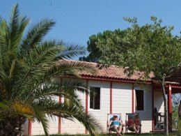 Camping Pas Cher vous présente avec son site Officiel campingpascher.fr, le Camping Tikayan Les Cigales classé 5 étoiles, situé sur la commune de Le Muy dans le département Var (Provence Alpes Côte D'azur) en France. Le camping Tikayan Les Cigales, vous présente un hébergement de type mobil-home de 37 m² pour 6 personnes avec climatisation et télévision. Le camping Tikayan Les Cigales vous proposeun séjour PAS CHER avec une REMISEdu sam. 27 juin au sam. 04 juillet 2026, en promotion à -60% pour 7 nuits à 606 € au lieu de 1515,0 € soit une Économie de 909 €. Cette location propose 87 dates différentes pour réserver votre séjour. Découvrez également les 25 autres gammes d'hébergements du camping. Les Avis clients pour le Camping Tikayan Les Cigales sont de 7 sur 10. Mer, Parc aquatique, Piscine extérieure, Animations familiales, Club ados, Club enfants, Aire de jeux enfants, Canoë-kayak, Court de tennis, Ping-pong, Plongée, Pétanque, Randonnée, Salle de jeux vidéo, Ski nautique, Terrain de volley-ball, Terrain multisports, Voile, Bar, Dépôt de pain, Plats à emporter, Restaurant, Snack/Bar, Supermarché,... En savoir plus : cliquez-ICI.
