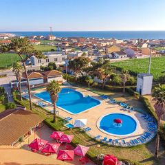 Camping Pas Cher vous présente avec son site Officiel campingpascher.fr, le Établissement Kampaoh Praia De Angeiras, situé sur la commune de Angeiras dans le département Nord Du Portugal (Nord Du Portugal) au Portugal. L'établissement Kampaoh Praia De Angeiras vous propose un hébergement de type tente toile et bois. L'établissement vous propose 3 autres types d'hébergements. Découvrez tous nos séjours à petits prix dans la commune et aux alentours de Angeiras du département : Nord Du Portugal (Nord Du Portugal).... En savoir plus : cliquez-ICI.