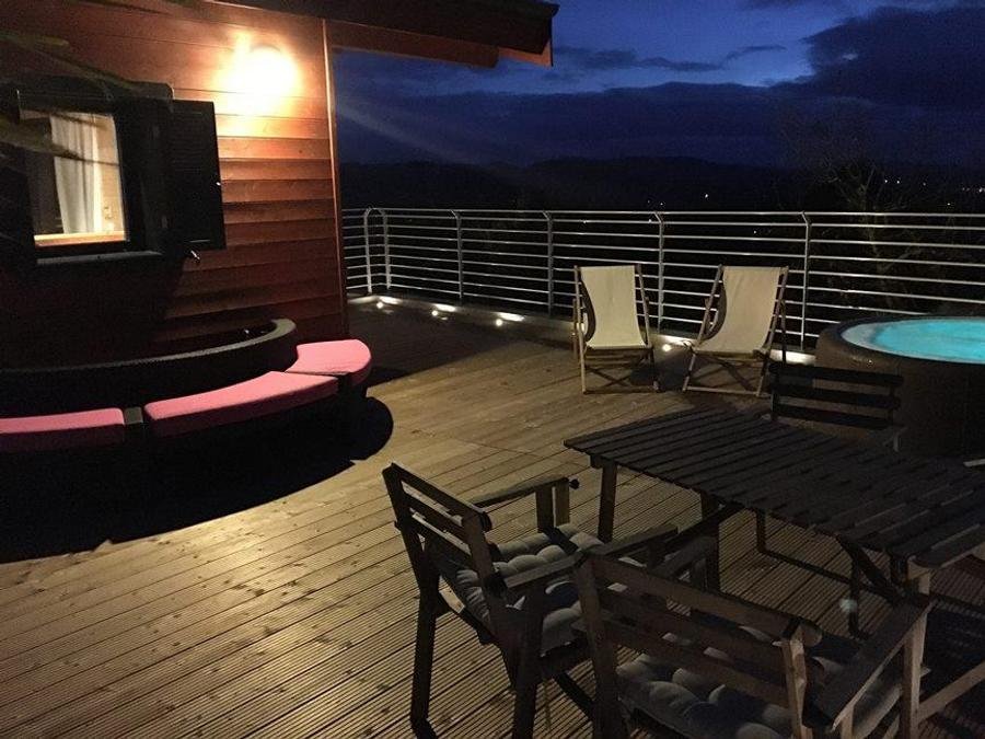 Camping Pas Cher vous présente avec son site Officiel campingpascher.fr, le Camping Domaine Saint Cerice classé 1 étoile, situé sur la commune de Vogue dans le département Ardèche (Rhône Alpes) en France. Le camping Domaine Saint Cerice vous propose un hébergement de type hébergement insolite pour 2 personnes avec climatisation (télévision). L'établissement vous propose 13 autres types d'hébergements. Découvrez tous nos séjours à petits prix dans la commune et aux alentours de Vogue du département : Ardèche (Rhône Alpes). Piscine extérieure, Animations familiales, Aire de jeux enfants, Baby-foot, Canoë-kayak, Canyoning, Centre équestre, Court de tennis, Cyclisme, Escalade, Ping-pong, Pétanque, Randonnée, Terrain de basketball, Dépôt de pain, Snack/Bar,... En savoir plus : cliquez-ICI.