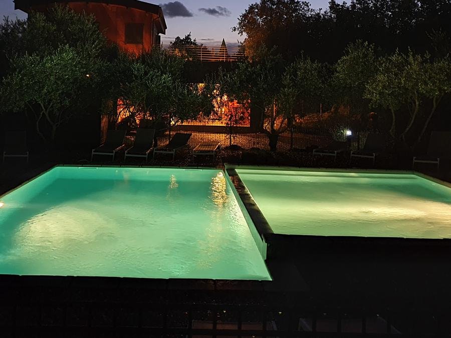 Camping Pas Cher vous présente avec son site Officiel campingpascher.fr, le Camping Domaine Saint Cerice classé 1 étoile, situé sur la commune de Vogue dans le département Ardèche (Rhône Alpes) en France. Le camping Domaine Saint Cerice vous propose un hébergement de type lodge pour 2 personnes avec climatisation (télévision). L'établissement vous propose 13 autres types d'hébergements. Découvrez tous nos séjours à petits prix dans la commune et aux alentours de Vogue du département : Ardèche (Rhône Alpes). Piscine extérieure, Animations familiales, Aire de jeux enfants, Baby-foot, Canoë-kayak, Canyoning, Centre équestre, Court de tennis, Cyclisme, Escalade, Ping-pong, Pétanque, Randonnée, Terrain de basketball, Dépôt de pain, Snack/Bar,... En savoir plus : cliquez-ICI.