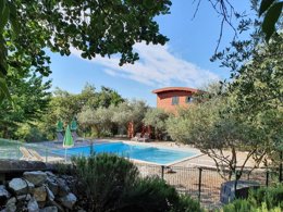 Camping Pas Cher vous présente avec son site Officiel campingpascher.fr, le Camping Domaine Saint Cerice classé 1 étoile, situé sur la commune de Vogue dans le département Ardèche (Rhône Alpes) en France. Le camping Domaine Saint Cerice vous propose un hébergement de type maison de campagne de 140 m² pour 2 personnes (télévision). L'établissement vous propose 13 autres types d'hébergements. Découvrez tous nos séjours à petits prix dans la commune et aux alentours de Vogue du département : Ardèche (Rhône Alpes). Piscine extérieure, Animations familiales, Aire de jeux enfants, Baby-foot, Canoë-kayak, Canyoning, Centre équestre, Court de tennis, Cyclisme, Escalade, Ping-pong, Pétanque, Randonnée, Terrain de basketball, Dépôt de pain, Snack/Bar,... En savoir plus : cliquez-ICI.