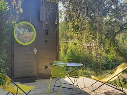 Camping Pas Cher vous présente avec son site Officiel campingpascher.fr, le Camping Domaine Saint Cerice classé 1 étoile, situé sur la commune de Vogue dans le département Ardèche (Rhône Alpes) en France. Le camping Domaine Saint Cerice, vous présente un hébergement de type hébergement insolite de 16 m² pour 2 personnes avec climatisation et télévision. Le camping Domaine Saint Cerice vous propose du dimanche 01 mars au dimanche 08 mars 2026 pour 7 nuits à 823€. Cette location propose 234 dates différentes pour réserver votre séjour. Découvrez également les 13 autres gammes d'hébergements du camping. Piscine extérieure, Animations familiales, Aire de jeux enfants, Baby-foot, Canoë-kayak, Canyoning, Centre équestre, Court de tennis, Cyclisme, Escalade, Ping-pong, Pétanque, Randonnée, Terrain de basketball, Dépôt de pain, Snack/Bar,... En savoir plus : cliquez-ICI.