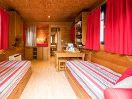 Camping Pas Cher vous présente avec son site Officiel campingpascher.fr, le Camping Domaine Saint Cerice classé 1 étoile, situé sur la commune de Vogue dans le département Ardèche (Rhône Alpes) en France. Le camping Domaine Saint Cerice, vous présente un hébergement de type lodge de 21 m² pour 2 personnes avec climatisation et télévision. Le camping Domaine Saint Cerice vous propose du dimanche 01 mars au dimanche 08 mars 2026 pour 7 nuits à 818€. Cette location propose 234 dates différentes pour réserver votre séjour. Découvrez également les 13 autres gammes d'hébergements du camping. Piscine extérieure, Animations familiales, Aire de jeux enfants, Baby-foot, Canoë-kayak, Canyoning, Centre équestre, Court de tennis, Cyclisme, Escalade, Ping-pong, Pétanque, Randonnée, Terrain de basketball, Dépôt de pain, Snack/Bar,... En savoir plus : cliquez-ICI.