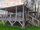 Cliquez pour découvrir toutes les photos de l'HÉBERGEMENT ! chalet - camping Domaine De Sainte Montaine photo 2