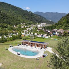 Camping Pas Cher vous présente avec son site Officiel campingpascher.fr, le Établissement Lago Arsiè Village, situé sur la commune de Arsie dans le département Vicence (Vénétie) en Italie. L'établissement Lago Arsiè Village vous propose un hébergement de type mobilhome de 24 m². L'établissement vous propose 2 autres types d'hébergements. Découvrez tous nos séjours à petits prix dans la commune et aux alentours de Arsie du département : Vicence (Vénétie).... En savoir plus : cliquez-ICI.