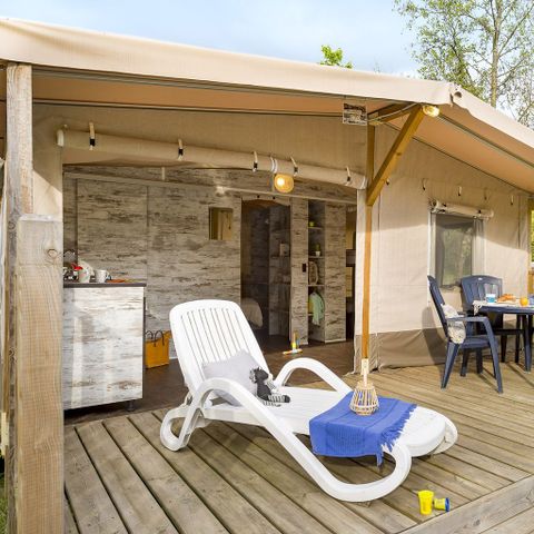 Cliquez pour découvrir toutes les photos de l'HÉBERGEMENT ! tente toile et bois - Sandaya Parc La Clusure photo 2