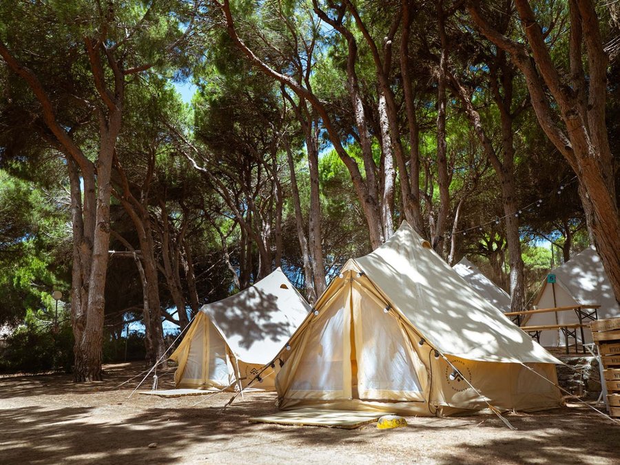 Camping Pas Cher vous présente avec son site Officiel campingpascher.fr, le Établissement Kampaoh Les Sables D'Olonnes, situé sur la commune de Les Sables D'olonne dans le département Vendée (Pays De La Loire) en France. L'établissement Kampaoh Les Sables D'Olonnes vous propose un hébergement de type tente toile et bois. L'établissement vous propose 3 autres types d'hébergements. Découvrez tous nos séjours à petits prix dans la commune et aux alentours de Les Sables D'olonne du département : Vendée (Pays De La Loire).... En savoir plus : cliquez-ICI.