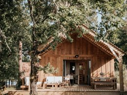Camping Pas Cher vous présente avec son site Officiel campingpascher.fr, le Camping Domaine Saint Amand, situé sur la commune de Saint Amand De Coly dans le département Dordogne (Aquitaine) en France. Le camping Domaine Saint Amand vous propose un hébergement de type maison. Cet hébergement propose plus de 100 dates différentes pour réserver ! Pour dévouvrir la période la moins chère, consultez la rubrique 'Tarifs' et sélectionnez votre mois de départ. L'établissement vous propose un autre type d'hébergement. Découvrez tous nos séjours à petits prix dans la commune et aux alentours de Saint Amand De Coly du département : Dordogne (Aquitaine). Les Avis clients pour le Camping Domaine Saint Amand sont excellents avec une note moyenne de 10 sur 10. Piscine extérieure, Club enfants, Aire de jeux enfants, Canoë-kayak, Ping-pong, Pétanque, Randonnée, Terrain de football, Trampoline, Bar, Restaurant,... En savoir plus : cliquez-ICI.