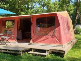 Camping Pas Cher vous présente avec son site Officiel campingpascher.fr, le Camping Flower Des Vallées classé 3 étoiles, situé sur la commune de Saint Brieuc dans le département Côtes-d'armor (Bretagne) en France. Le camping Flower Des Vallées, vous présente un hébergement de type bungalow de 16 m². Le camping Flower Des Vallées vous propose du mardi 07 avril au mardi 14 avril 2026 pour 7 nuits à 280€. Cette location propose 128 dates différentes pour réserver votre séjour. Découvrez également les 15 autres gammes d'hébergements du camping. Les Avis clients pour le Camping Flower Des Vallées sont excellents avec une note moyenne de 10 sur 10. Piscine chauffée, Piscine couverte, Animations familiales, Club enfants, Aire de jeux enfants, Baby-foot, Ping-pong, Terrain multisports, Bar, Dépôt de pain, Plats à emporter, Épicerie,... En savoir plus : cliquez-ICI.