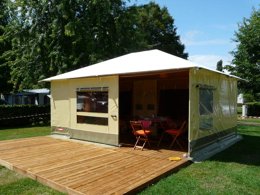Camping Pas Cher vous présente avec son site Officiel campingpascher.fr, le Camping Flower Des Vallées classé 3 étoiles, situé sur la commune de Saint Brieuc dans le département Côtes-d'armor (Bretagne) en France. Le camping Flower Des Vallées, vous présente un hébergement de type bungalow toilé de 26 m² pour 2 personnes. Le camping Flower Des Vallées vous propose du mardi 07 avril au mardi 14 avril 2026 pour 7 nuits à 301€. Cette location propose 100 dates différentes pour réserver votre séjour. Découvrez également les 15 autres gammes d'hébergements du camping. Les Avis clients pour le Camping Flower Des Vallées sont excellents avec une note moyenne de 10 sur 10. Piscine chauffée, Piscine couverte, Animations familiales, Club enfants, Aire de jeux enfants, Baby-foot, Ping-pong, Terrain multisports, Bar, Dépôt de pain, Plats à emporter, Épicerie,... En savoir plus : cliquez-ICI.