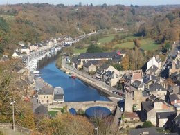 Camping Pas Cher vous présente avec son site Officiel campingpascher.fr, le Camping Flower Des Vallées classé 3 étoiles, situé sur la commune de Saint Brieuc dans le département Côtes-d'armor (Bretagne) en France. Le camping Flower Des Vallées vous propose un hébergement de type mobil-home de 33 m². L'établissement vous propose 15 autres types d'hébergements. Découvrez tous nos séjours à petits prix dans la commune et aux alentours de Saint Brieuc du département : Côtes-d'armor (Bretagne). Les Avis clients pour le Camping Flower Des Vallées sont excellents avec une note moyenne de 10 sur 10. Piscine chauffée, Piscine couverte, Animations familiales, Club enfants, Aire de jeux enfants, Baby-foot, Ping-pong, Terrain multisports, Bar, Dépôt de pain, Plats à emporter, Épicerie,... En savoir plus : cliquez-ICI.