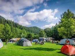 Camping Pas Cher vous présente avec son site Officiel campingpascher.fr, le Camping Cevedale, situé sur la commune de Ossana dans le département Trente (Trentin Tyrol Du Sud) en Italie. Le camping Cevedale, vous présente un hébergement de type chalet pour 1 personne et télévision. Le camping Cevedale vous propose du mardi 16 juin au mardi 23 juin 2026 pour 7 nuits à 1018€. Cette location propose 28 dates différentes pour réserver votre séjour. Découvrez également les 2 autres gammes d'hébergements du camping. Aire de jeux enfants, Cyclisme, Terrain de football, Terrain de volley-ball, Bar, Épicerie,... En savoir plus : cliquez-ICI.